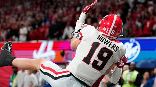 Dec 2, 2023; Atlanta, GA, USA; Georgia Bulldogs tight end Brock Bowers (19) attempts to make a catch against Alabama Crimson Tide defensive back Trey Amos (9) during the second half in the SEC Championship game at Mercedes-Benz Stadium. Mandatory Credit: Dale Zanine-USA TODAY Sports  